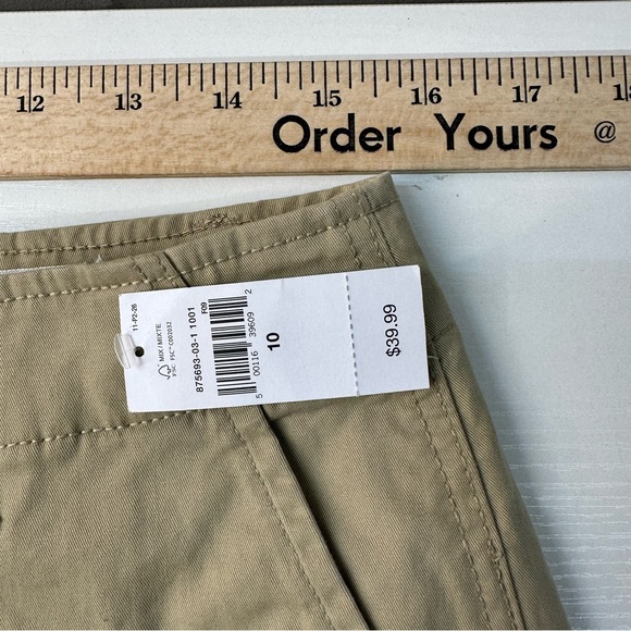 NWT Gap 4" Women’s Downtown Khaki Shorts Sz 10 Beige Mid Rise Stretch - Picture 3 of 10